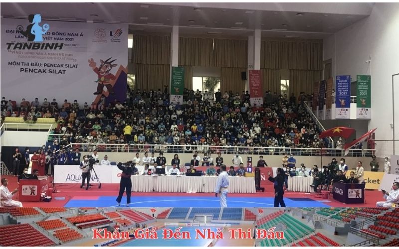 Khán Giả Đến Nhà Thi Đấu