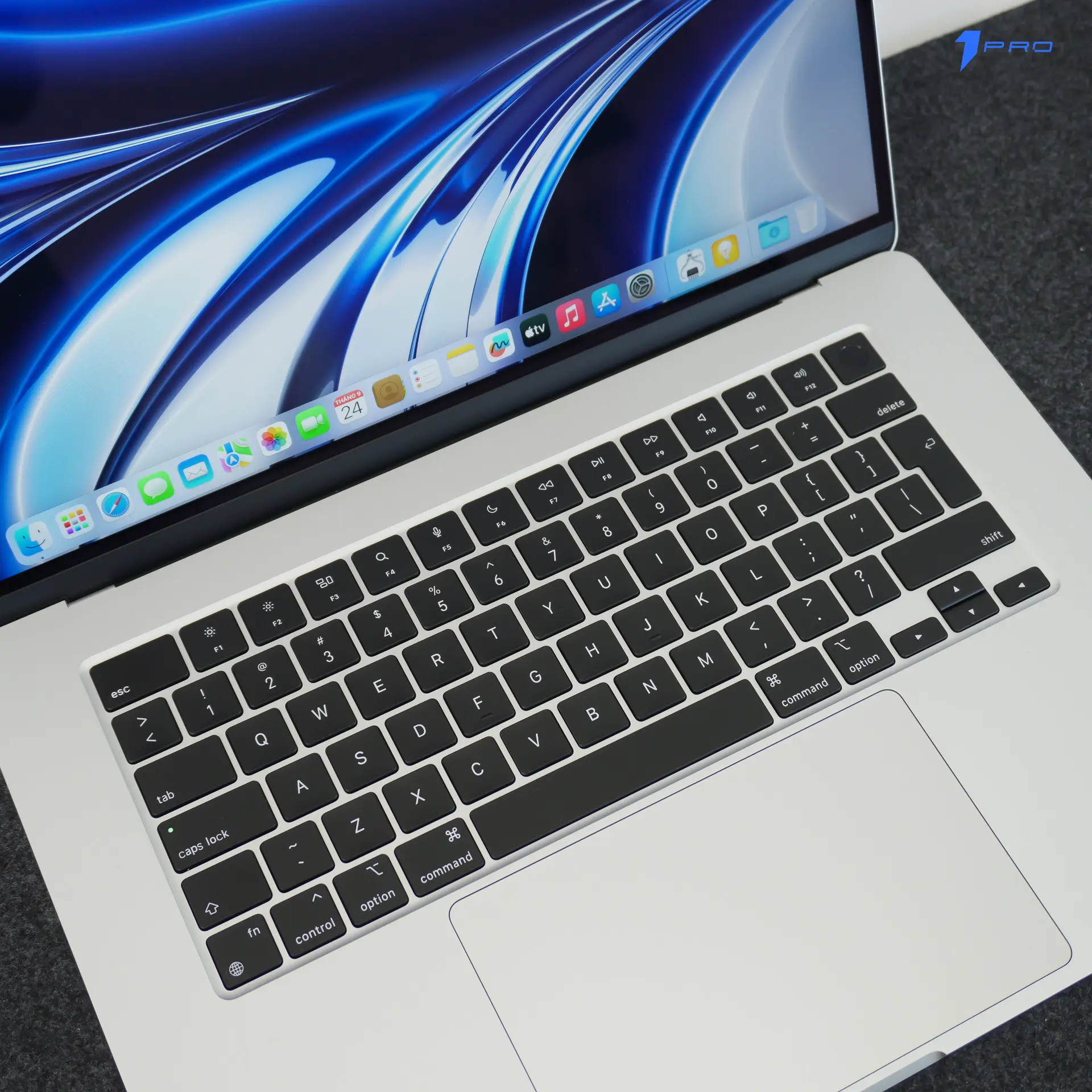 Màn hình Macbook Air M3 hiển thị hình ảnh rực rỡ sắc nét