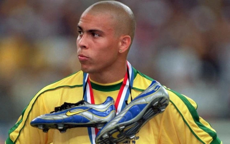 Hành trình vượt qua nghịch cảnh để tỏa sáng của Người ngoài hành tinh Ronaldo