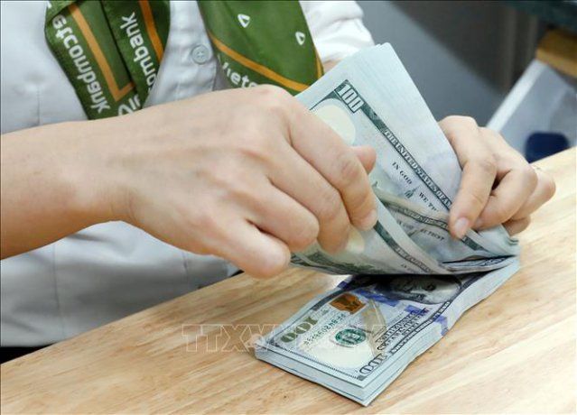 Quy đổi tờ tiền 500 đô la Mỹ sang tiền Việt Nam đồng