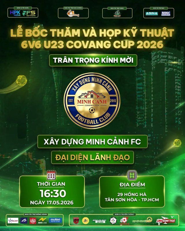 Cầu thủ thi đấu tranh bóng tại giải bóng đá vô địch quốc gia Việt Nam